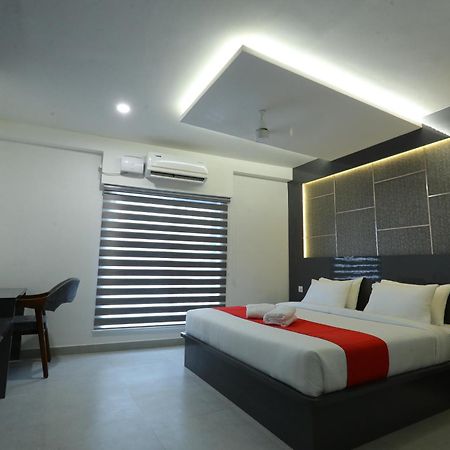 D-Luxe Hotel Kochi Luaran gambar