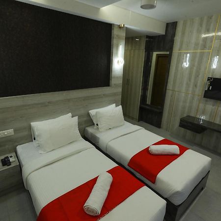 D-Luxe Hotel Kochi Luaran gambar