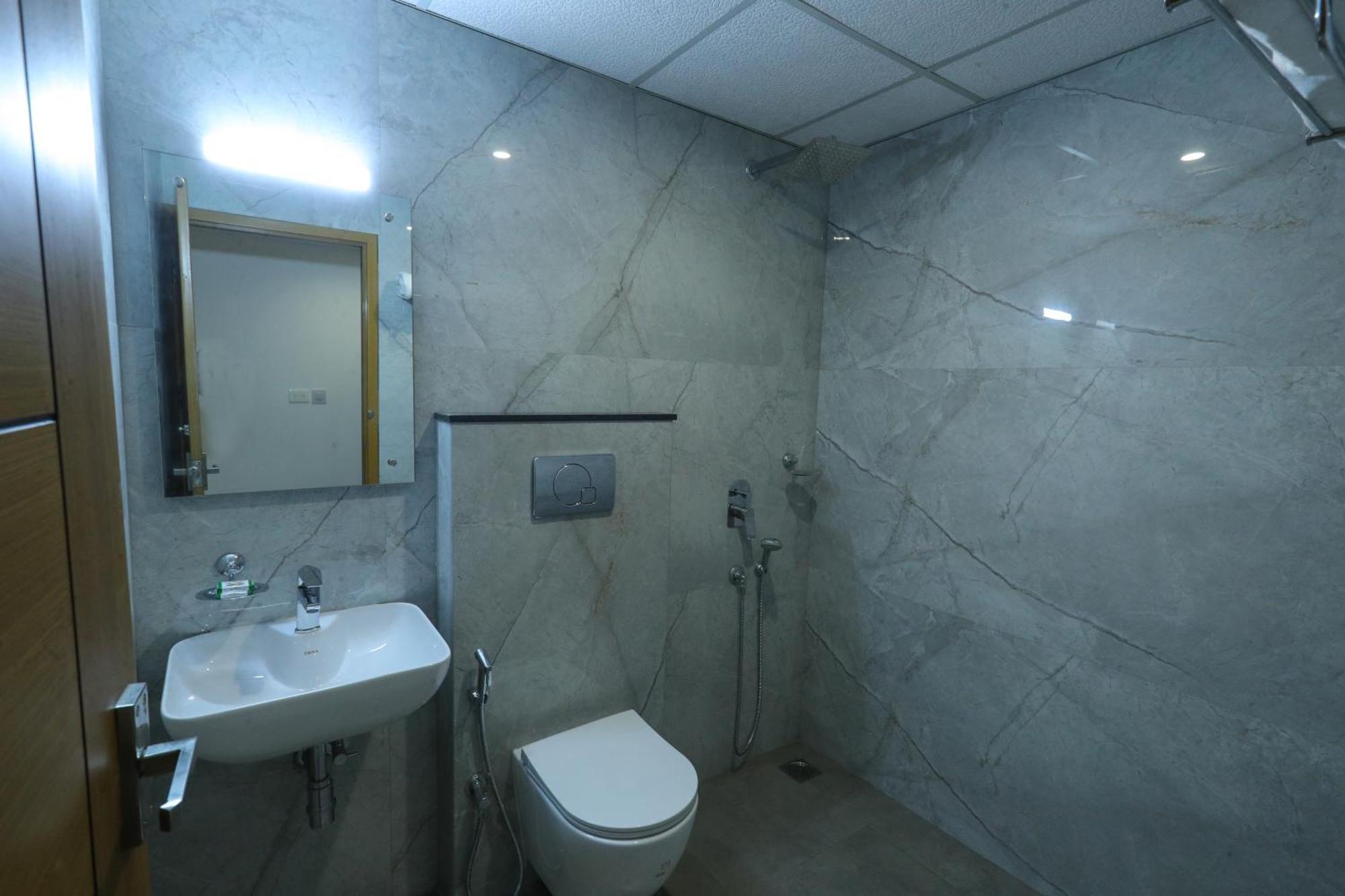 D-Luxe Hotel Kochi Luaran gambar